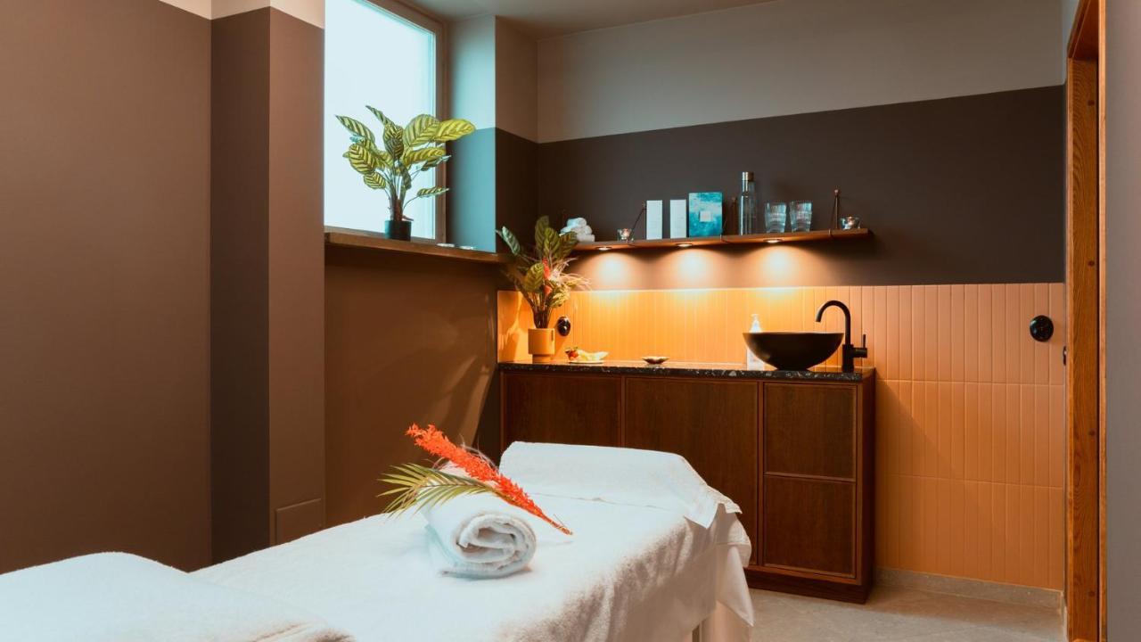 Naesby Slott Hotel Täby Kültér fotó