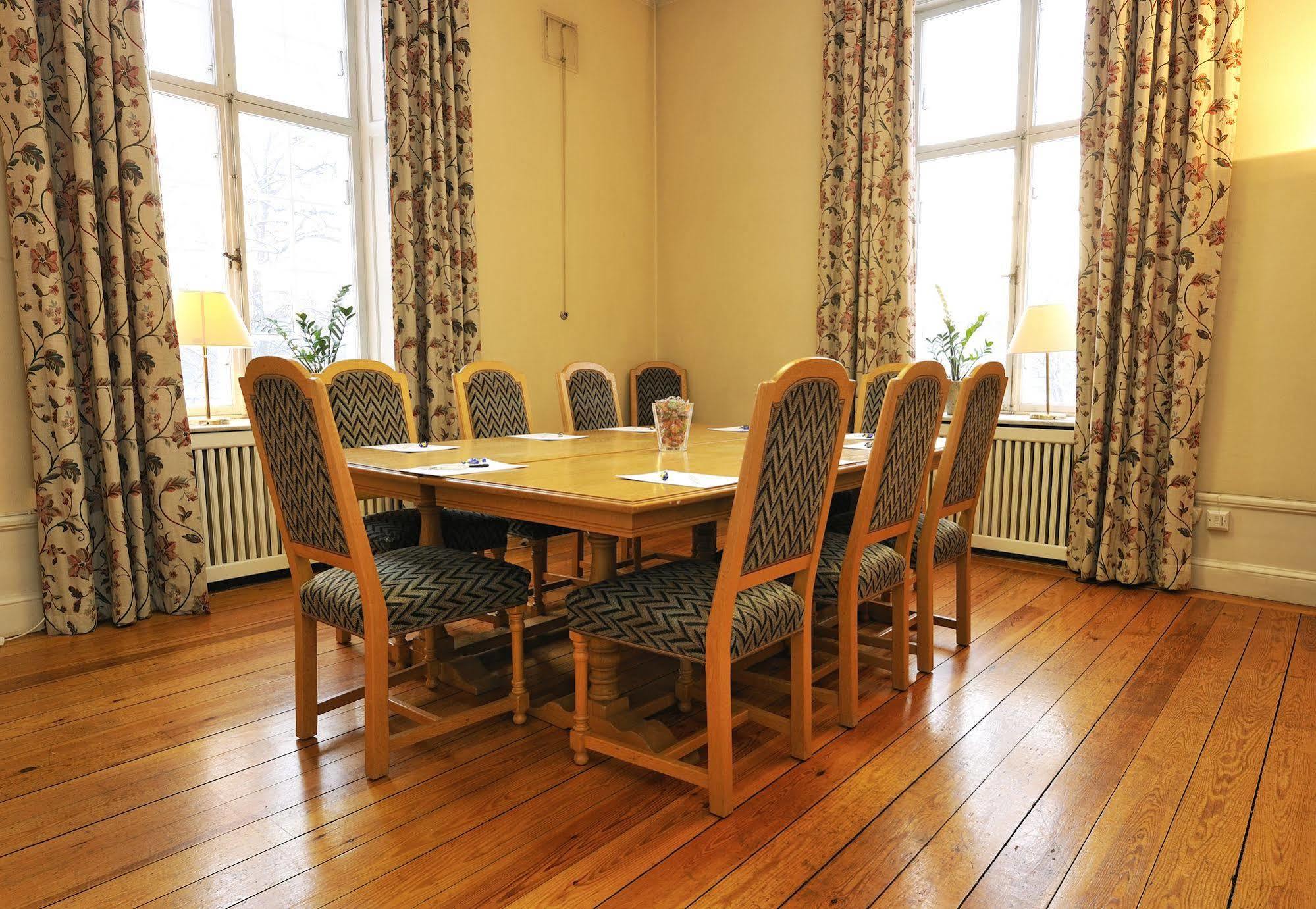Naesby Slott Hotel Täby Kültér fotó
