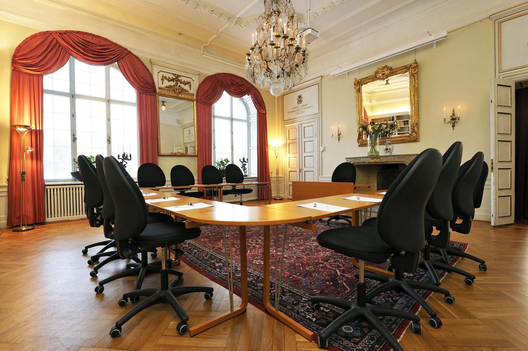 Naesby Slott Hotel Täby Kültér fotó