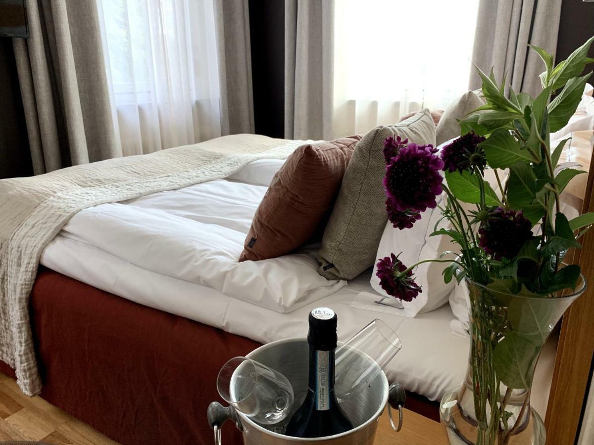 Naesby Slott Hotel Täby Kültér fotó