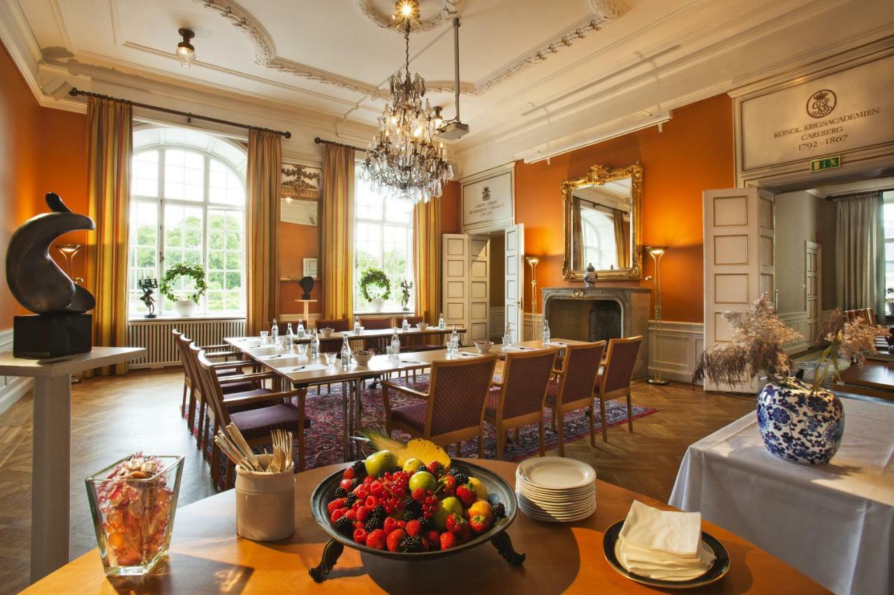 Naesby Slott Hotel Täby Kültér fotó